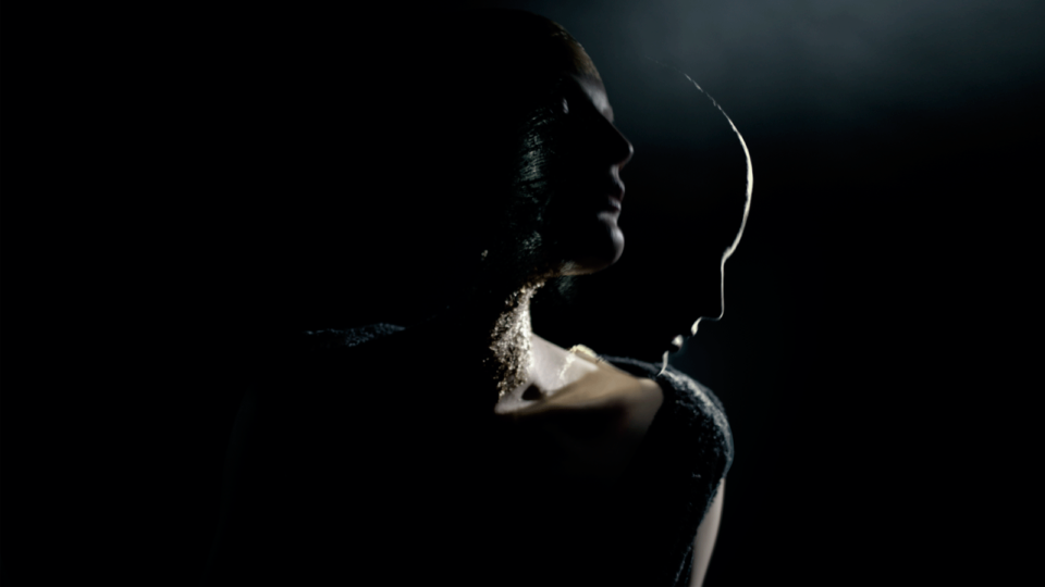 ALAIA_parfum_paolo_roversi_1600x900_3